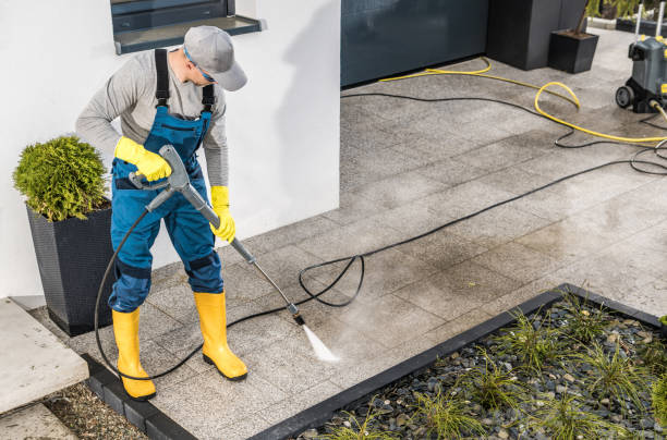 Best Commercial Pressure Washing  in Allouez, WI